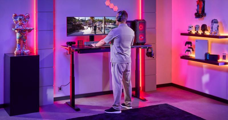 Waarom afwisselen tussen zitten en staan je gameprestaties verbetert